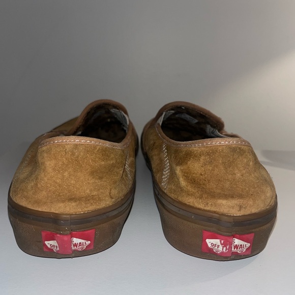 Women/ Men’s Vans® Classic Slip-On 'Pig Suede Shoes 
Women’s: 10.5
Men’s: 9 - Picture 5 of 8